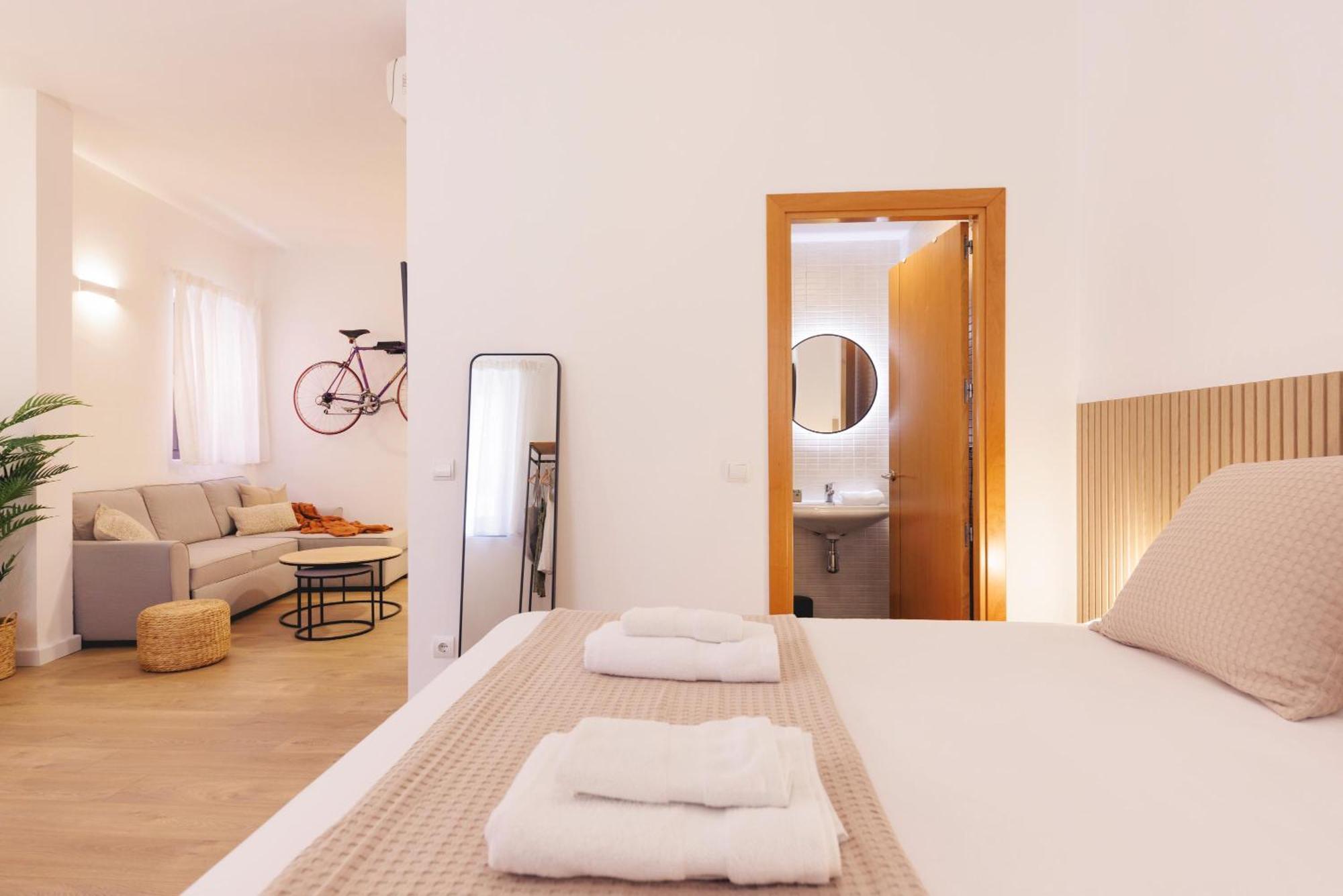 Bravissimo Portal Barca, Monthly *